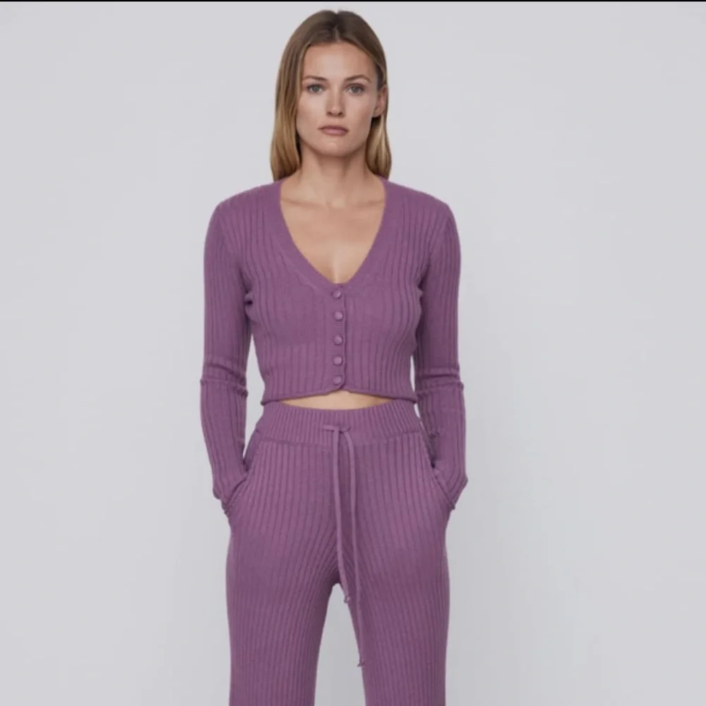 Zara Ribbed Knit Sweater - Picture 1 of 4